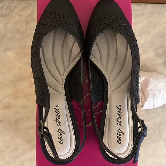 🆕 Easy Street-Navy Pumps-Size-9M - Picture 9 of 12